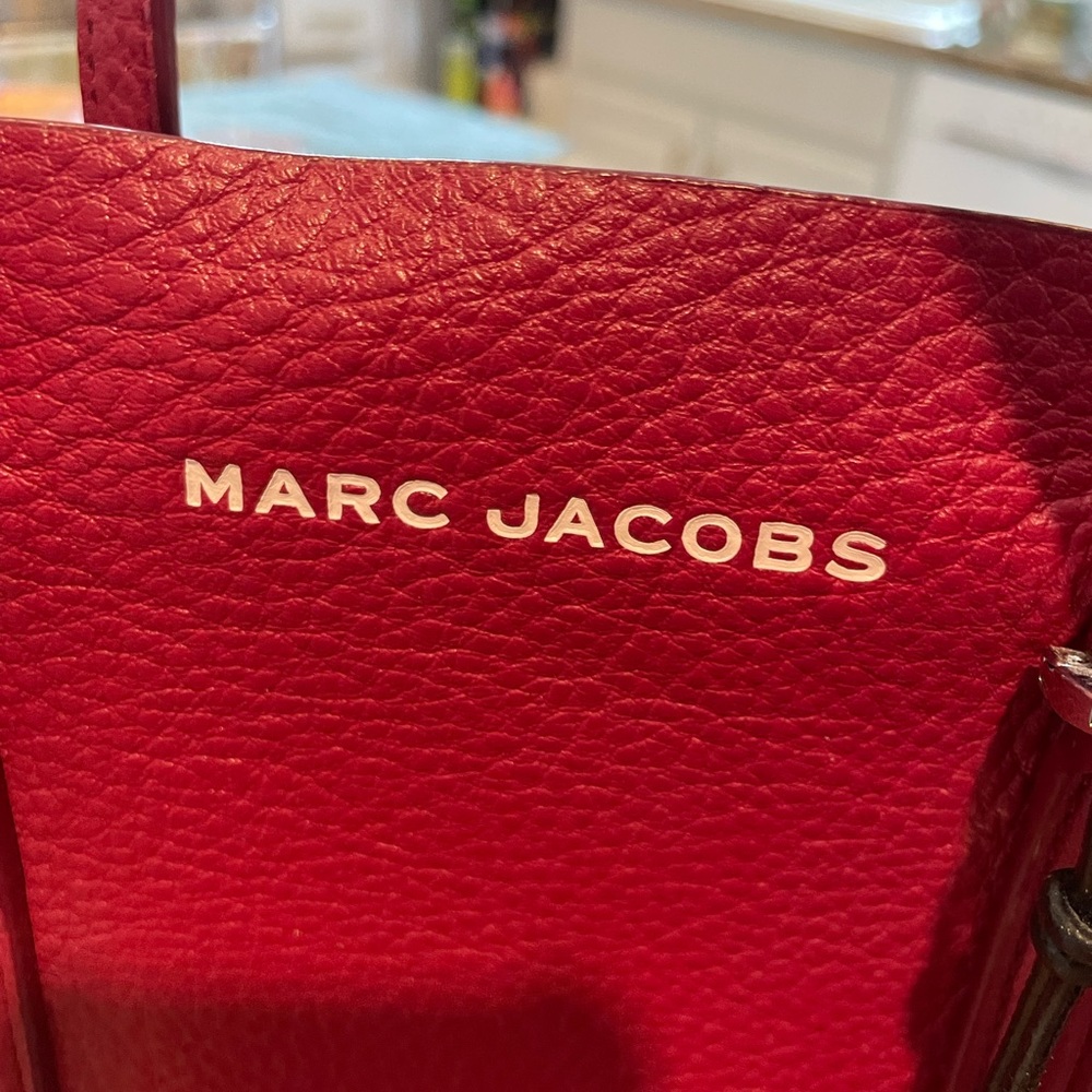 Marc Jacobs Leather Tag Tote Cranberry Red - Picture 5 of 11